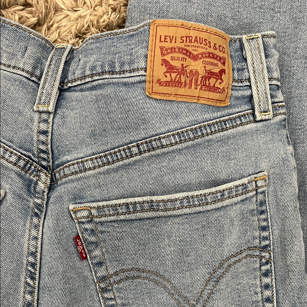 Levi's Light Blue Button Fly Cropped Straight-Leg Jeans - Picture 7 of 7